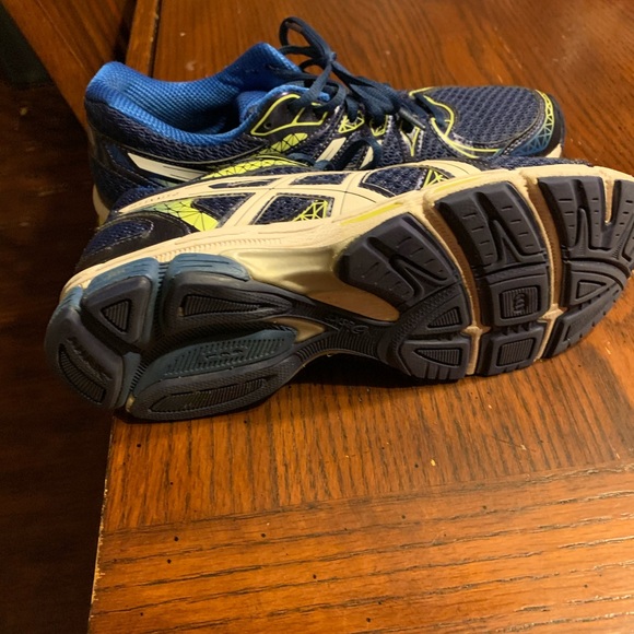 ASICS - Picture 2 of 3